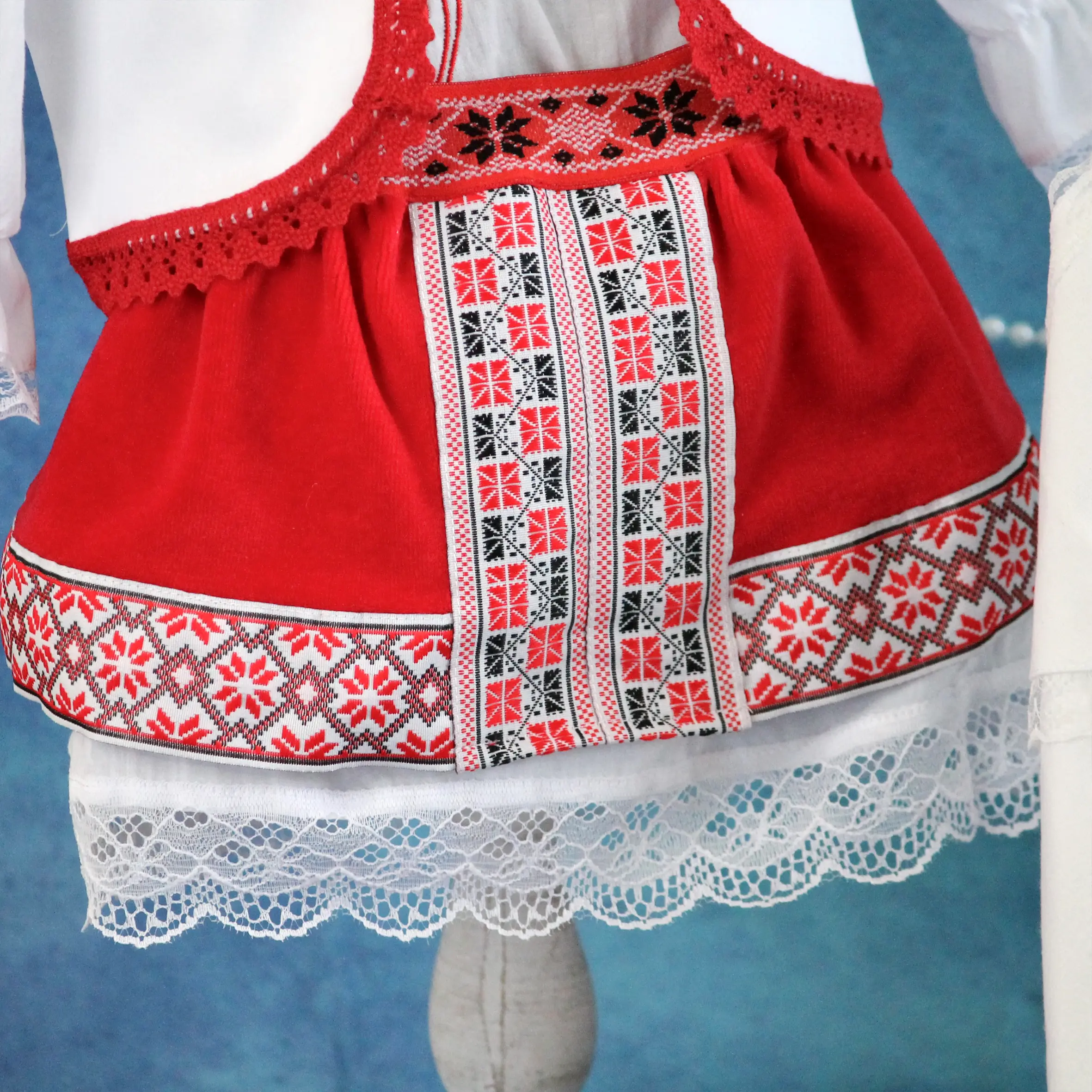 fota colorata costum national romancuta botez fetita